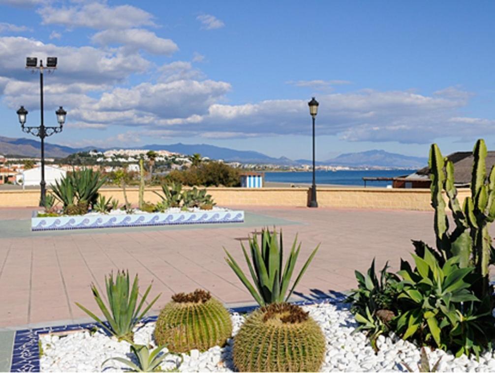 Aldea Beach Boutique Apartment Манилва Экстерьер фото